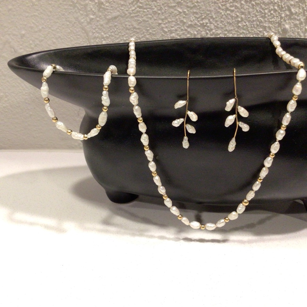 Pearl Earrings/Necklace/Bracelet